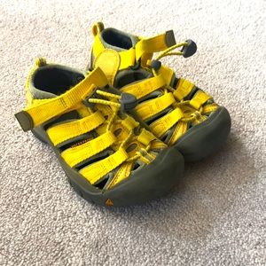 Toddler Keens size 10